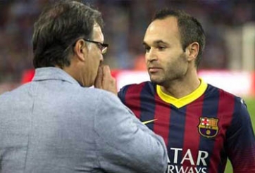 Iniesta bảo vệ Tata Martino trước những chỉ trích